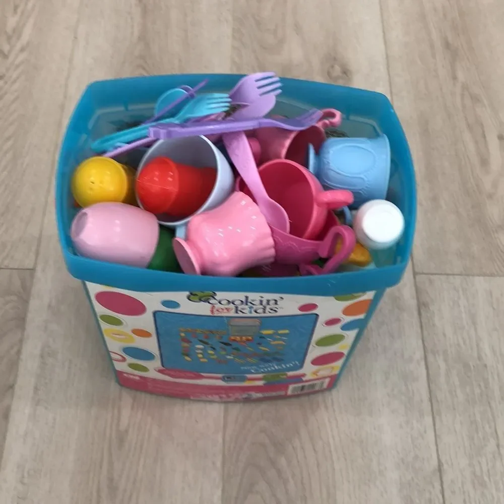Food and kitchen toys